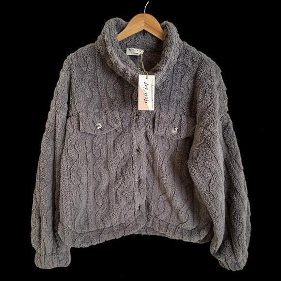 NWT Boutique New In Large Gray Cable Pattern Soft Fleece Fur Jacket Shacket New - Picture 3 of 6